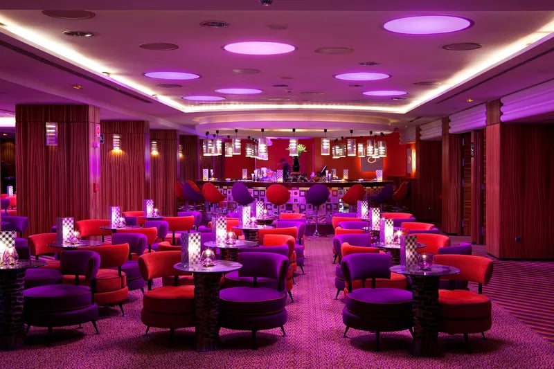 Seaside Palm Beach, bar salón
