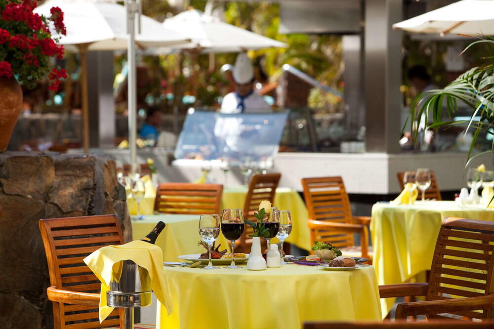 Seaside Palm Beach, at the table