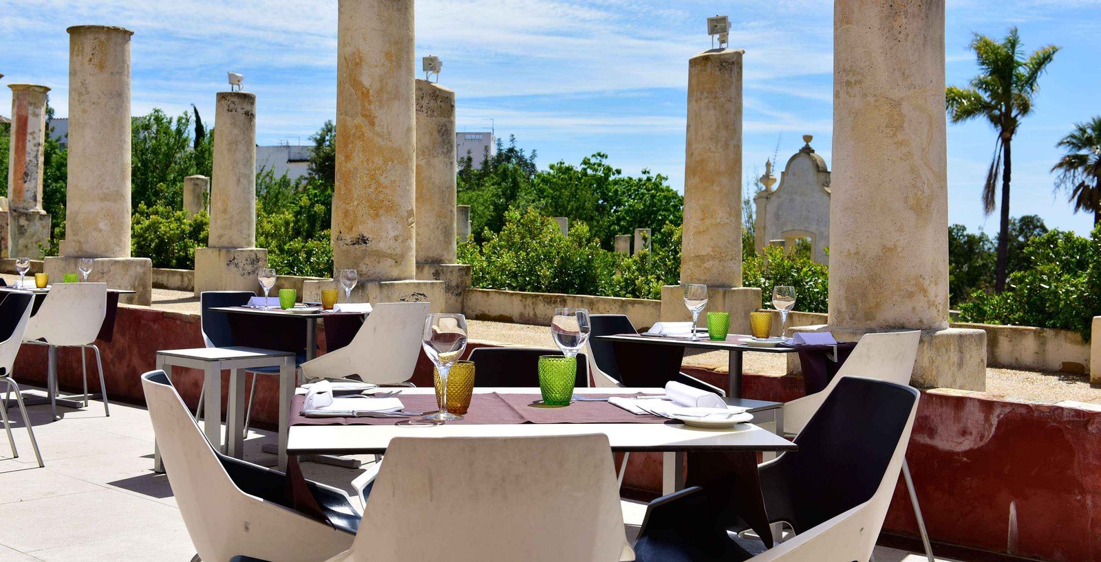 Pousada Palácio Estoi - Faro, at the table
