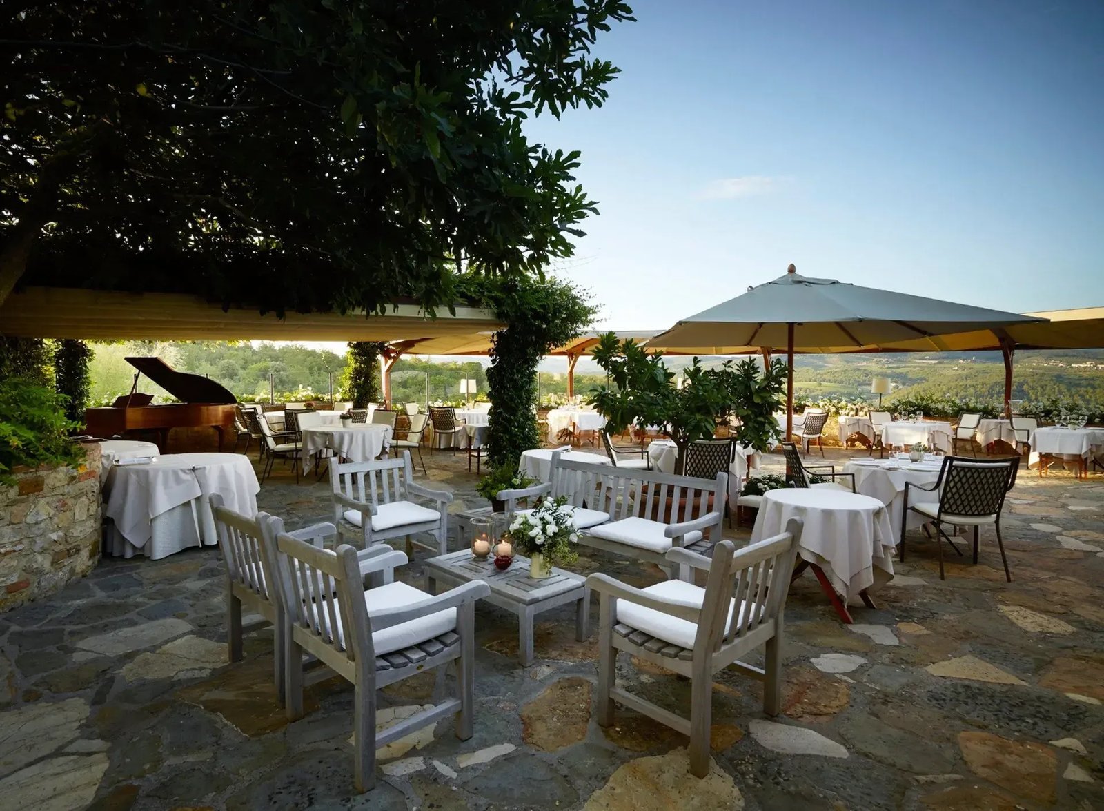 Hotel Le Fontanelle, at the table