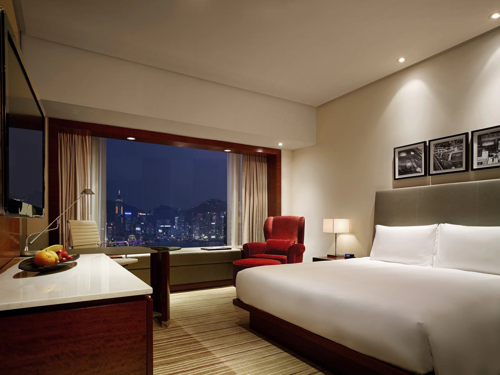 Hyatt Regency Hong Kong, Tsim Sha Tsui — vibe