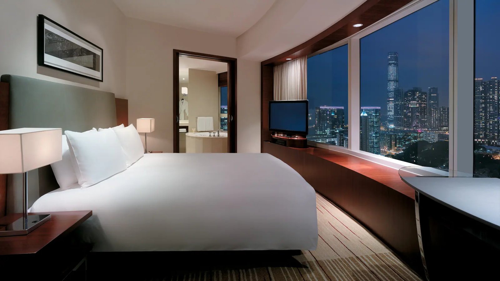 Hyatt Regency Hong Kong, Tsim Sha Tsui — vibe