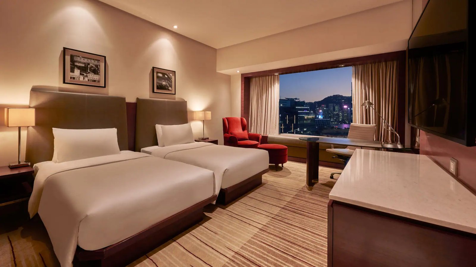 Hyatt Regency Hong Kong, Tsim Sha Tsui — rooms