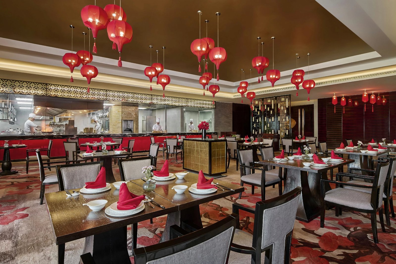 Hotel Sofitel Guangzhou Sunrich, at the table