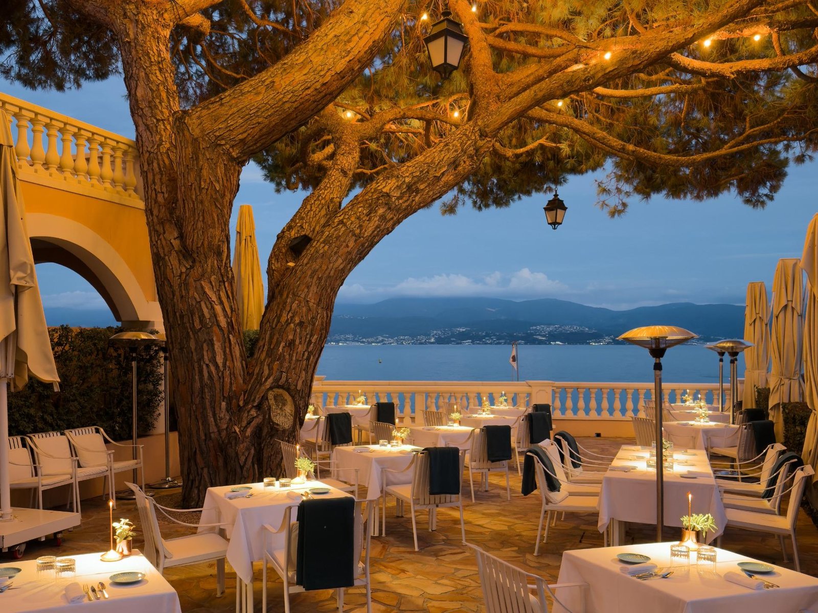 Hôtel Les Mouettes, at the table