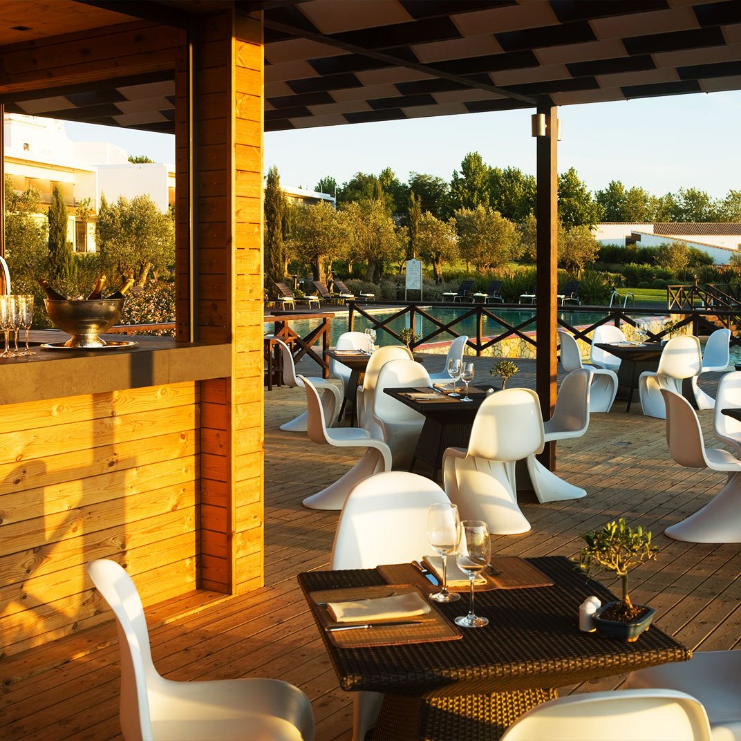 Convento do Espinheiro, Historic Hotel & Spa - Évora, aqua lounge pool bar