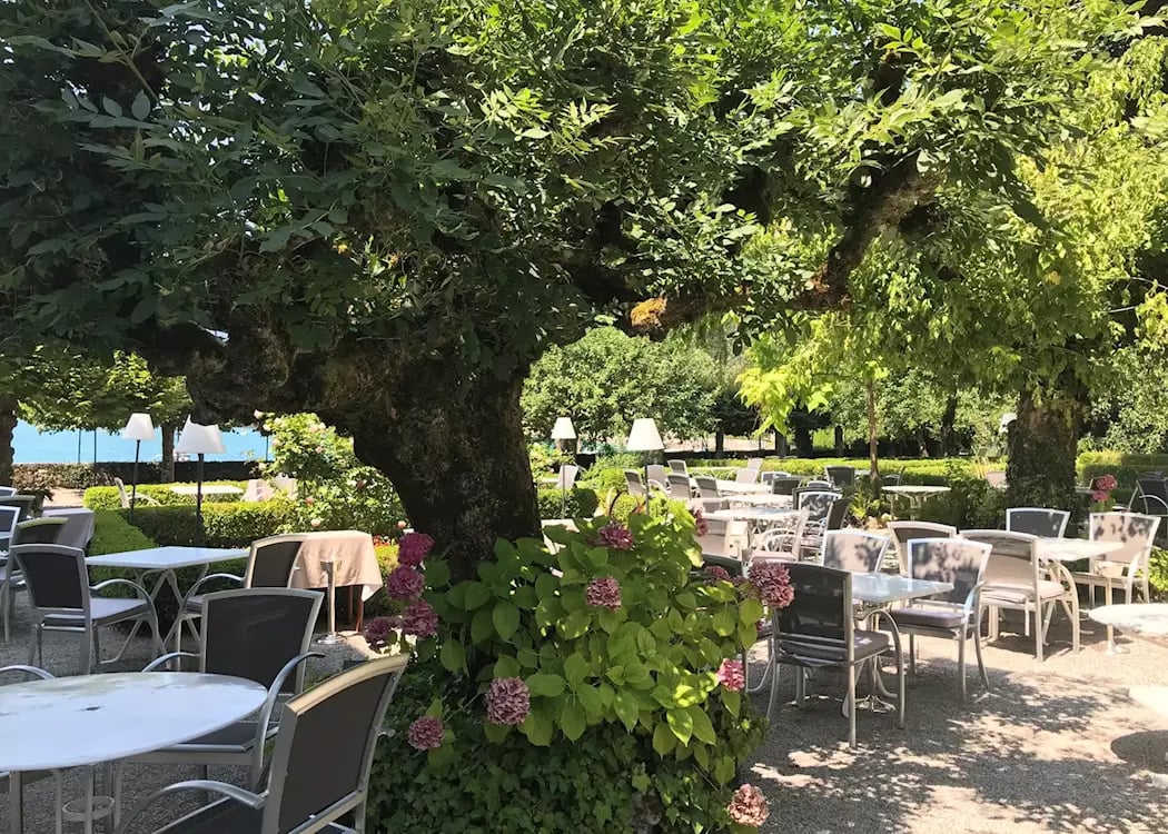 Abbaye de Talloires, at the table