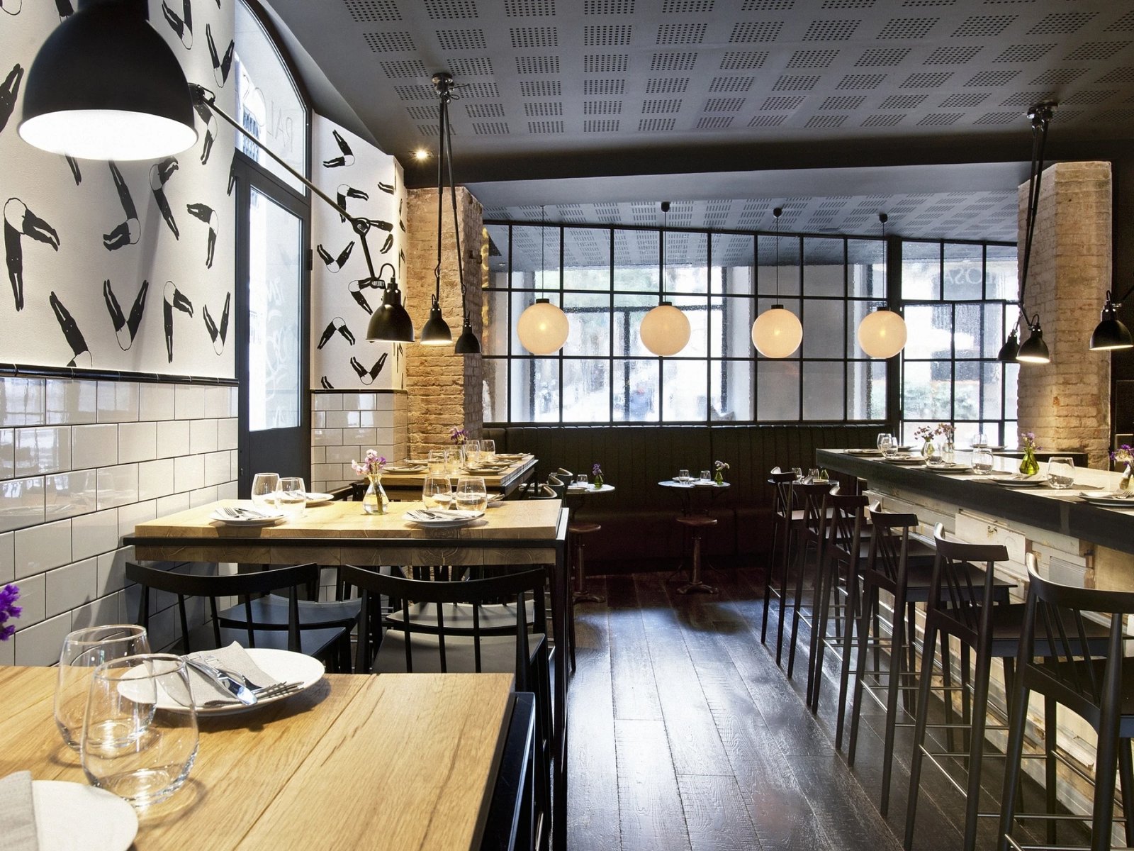 Hotel Arai, at the table