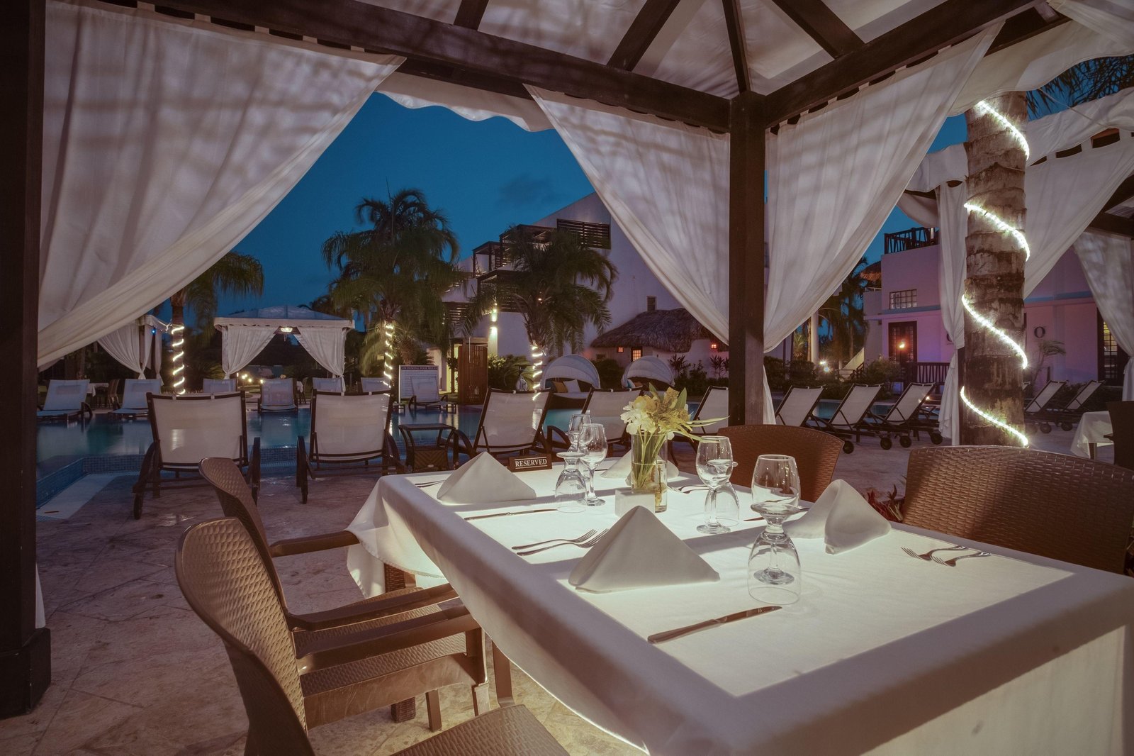 Las Terrazas Resort & Residences