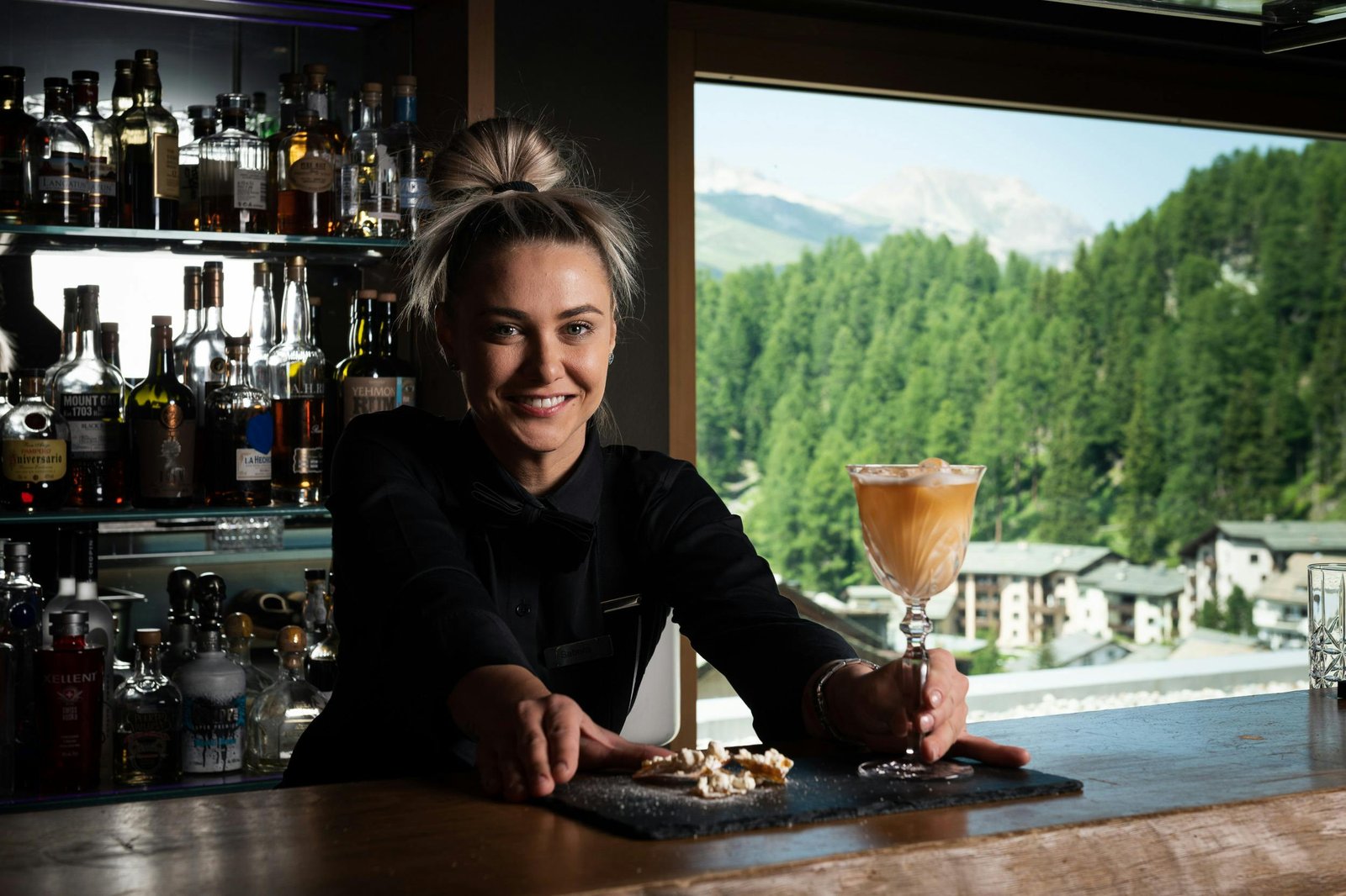 Nira Alpina, at the table