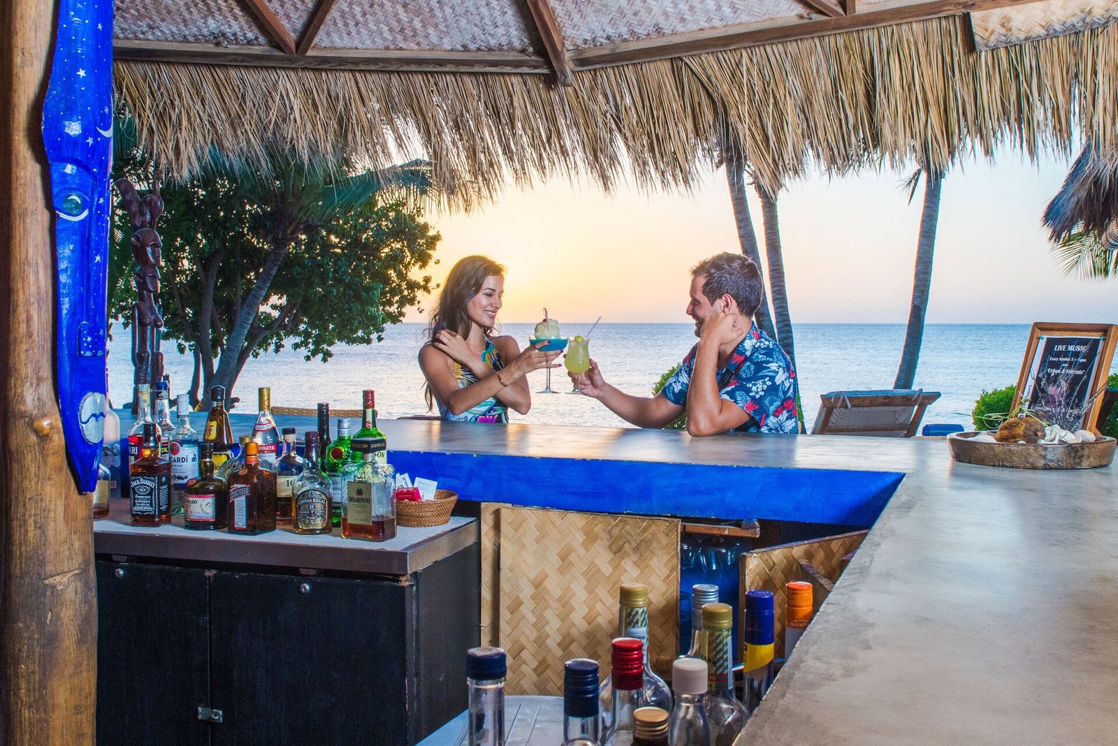 Laluna Boutique Hotel & Villas, sunset bar & lounge