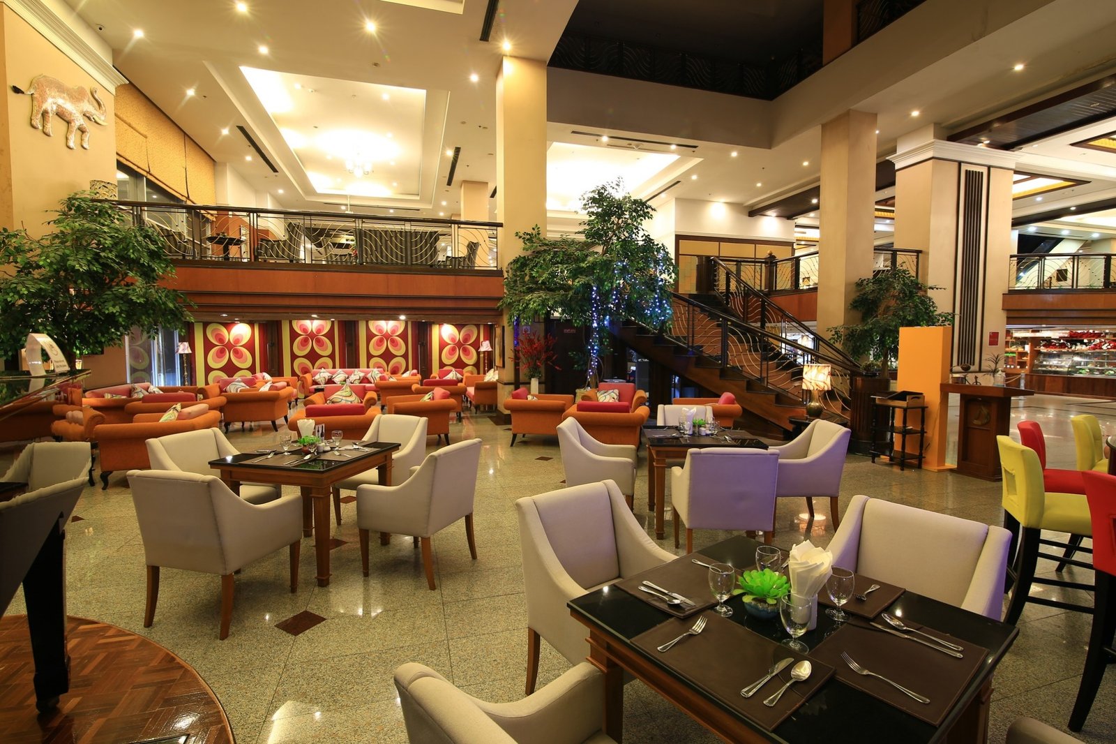 Duangtawan Hotel — vibe