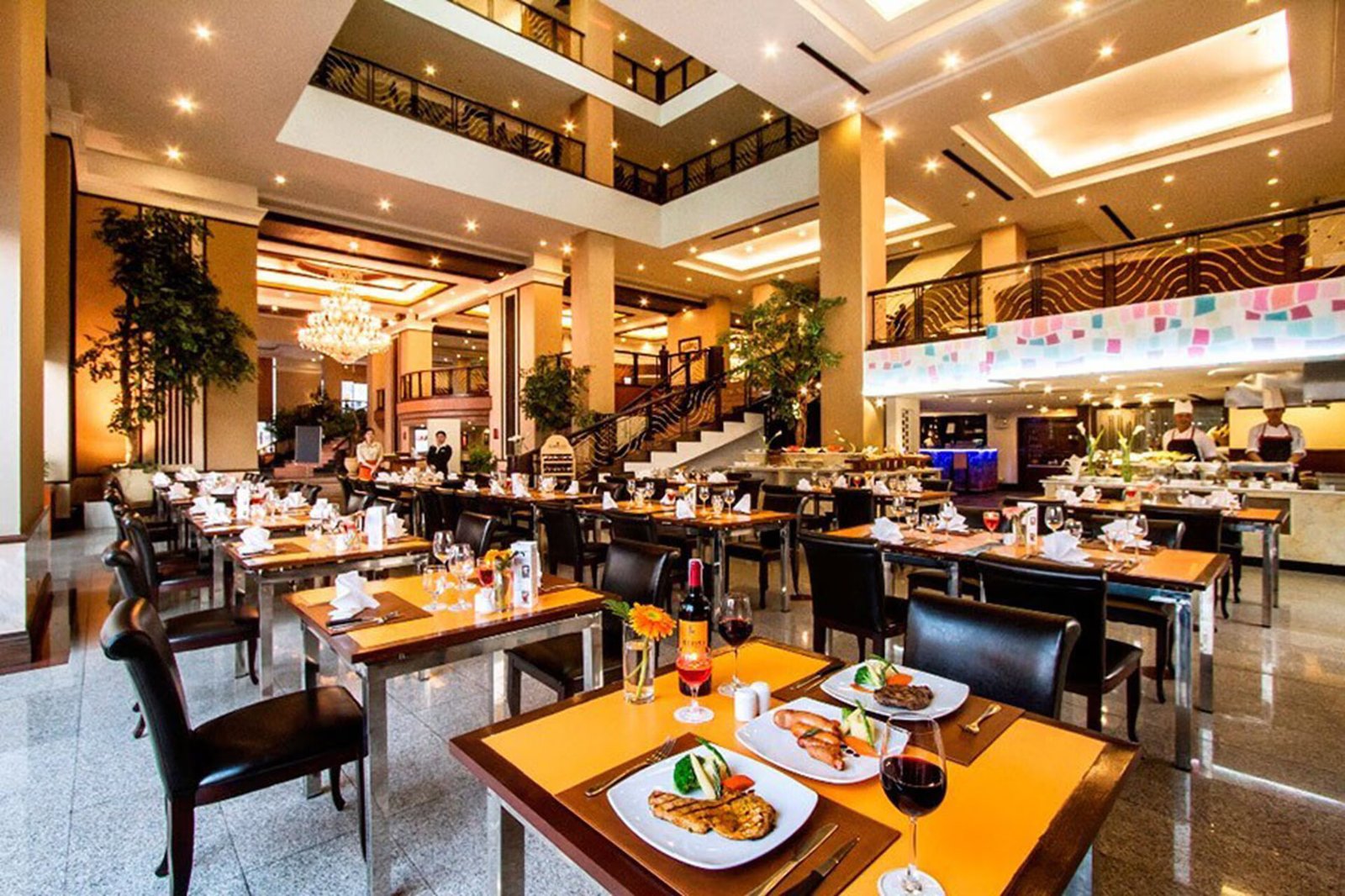 Duangtawan Hotel — eat & drink