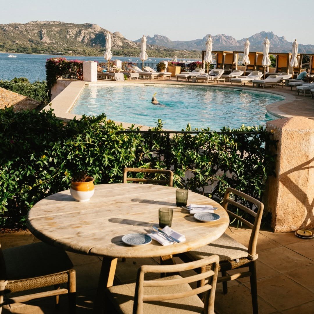 Aethos Sardinia, at the table
