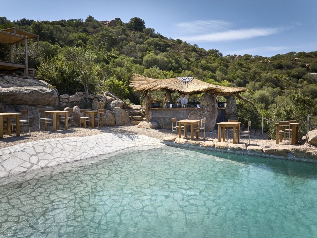 Aethos Sardinia, at the table