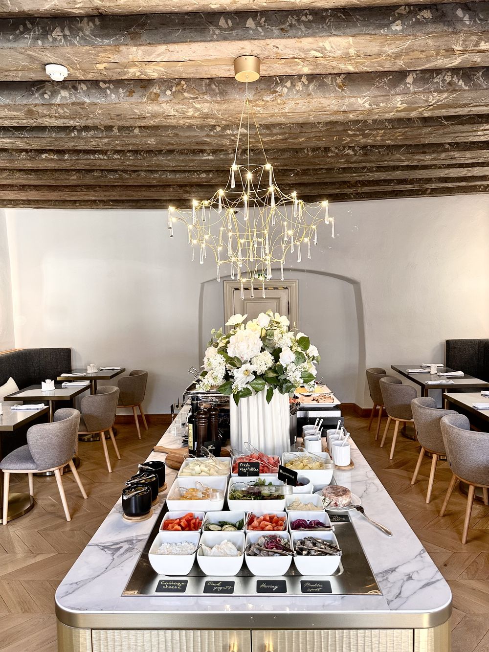 The Three Sisters Hotel, merchant reception rooms
