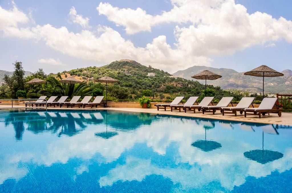 4reasons hotel + bistro (12+)