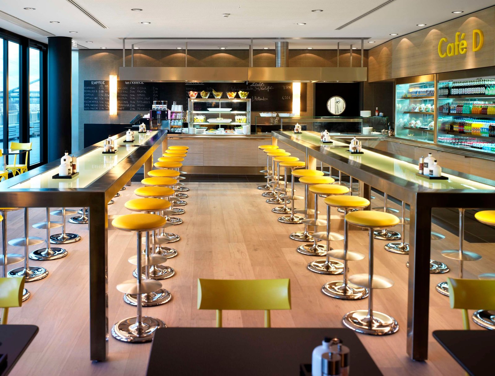 Hyatt Regency Dusseldorf, at the table