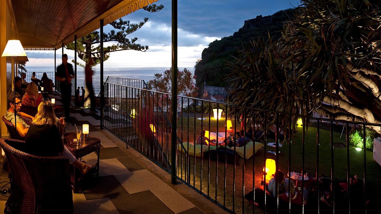 Estalagem da Ponta do Sol, at the table
