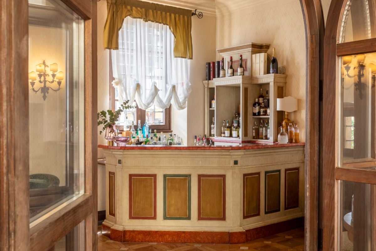 Hotel La Collegiata, at the table