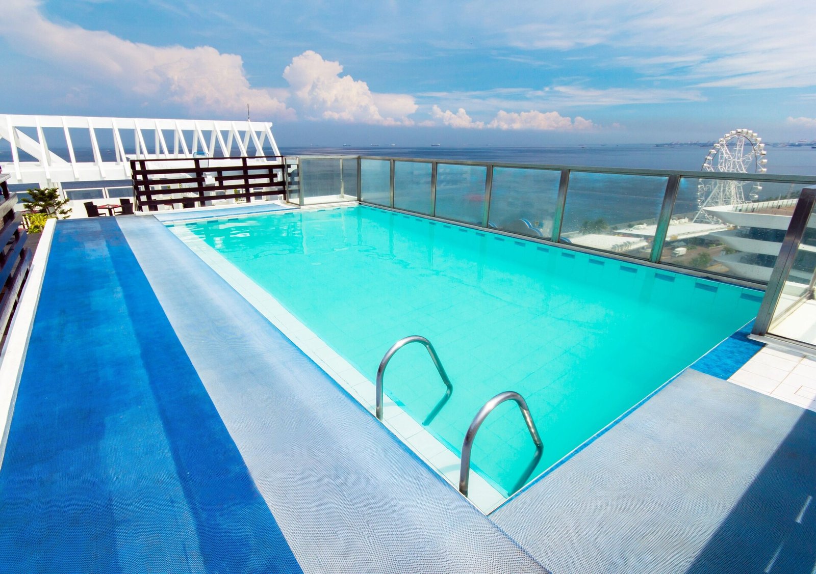 Microtel by Wyndham Mall of Asia, the pool