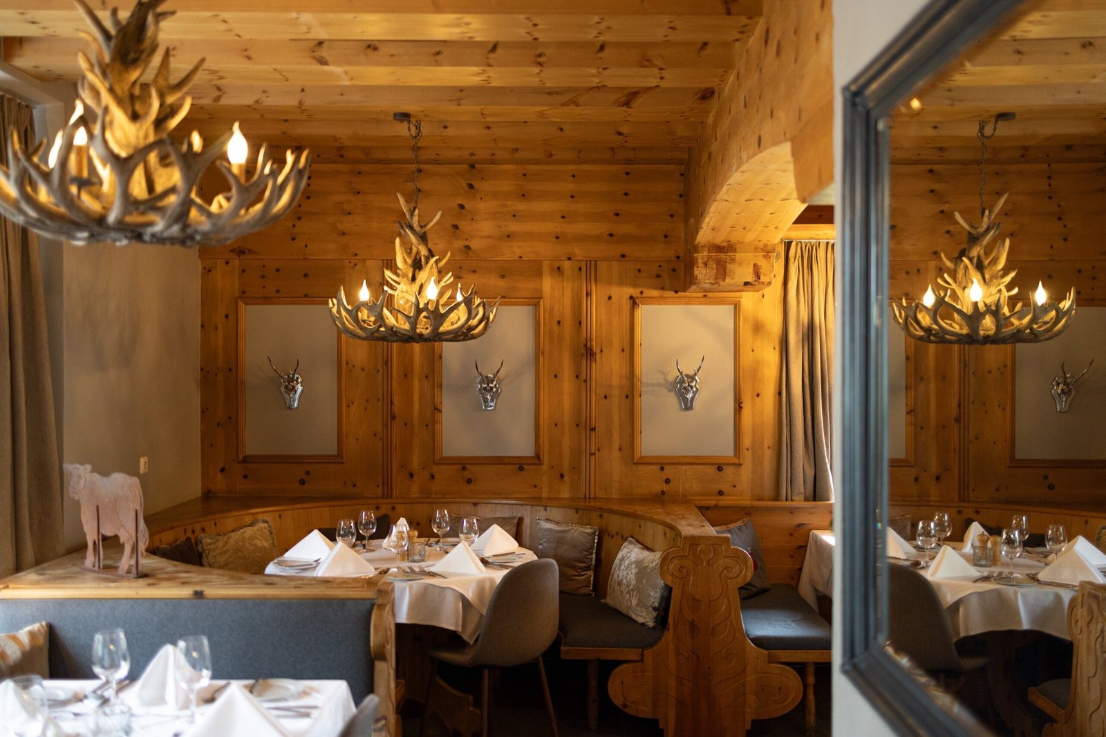 Q! Hotel Maria Theresia Kitzbühel, at the table