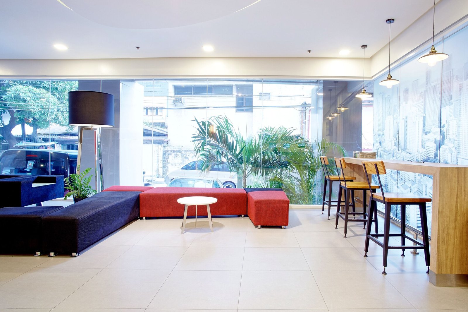 Red Planet Makati Avenue — vibe