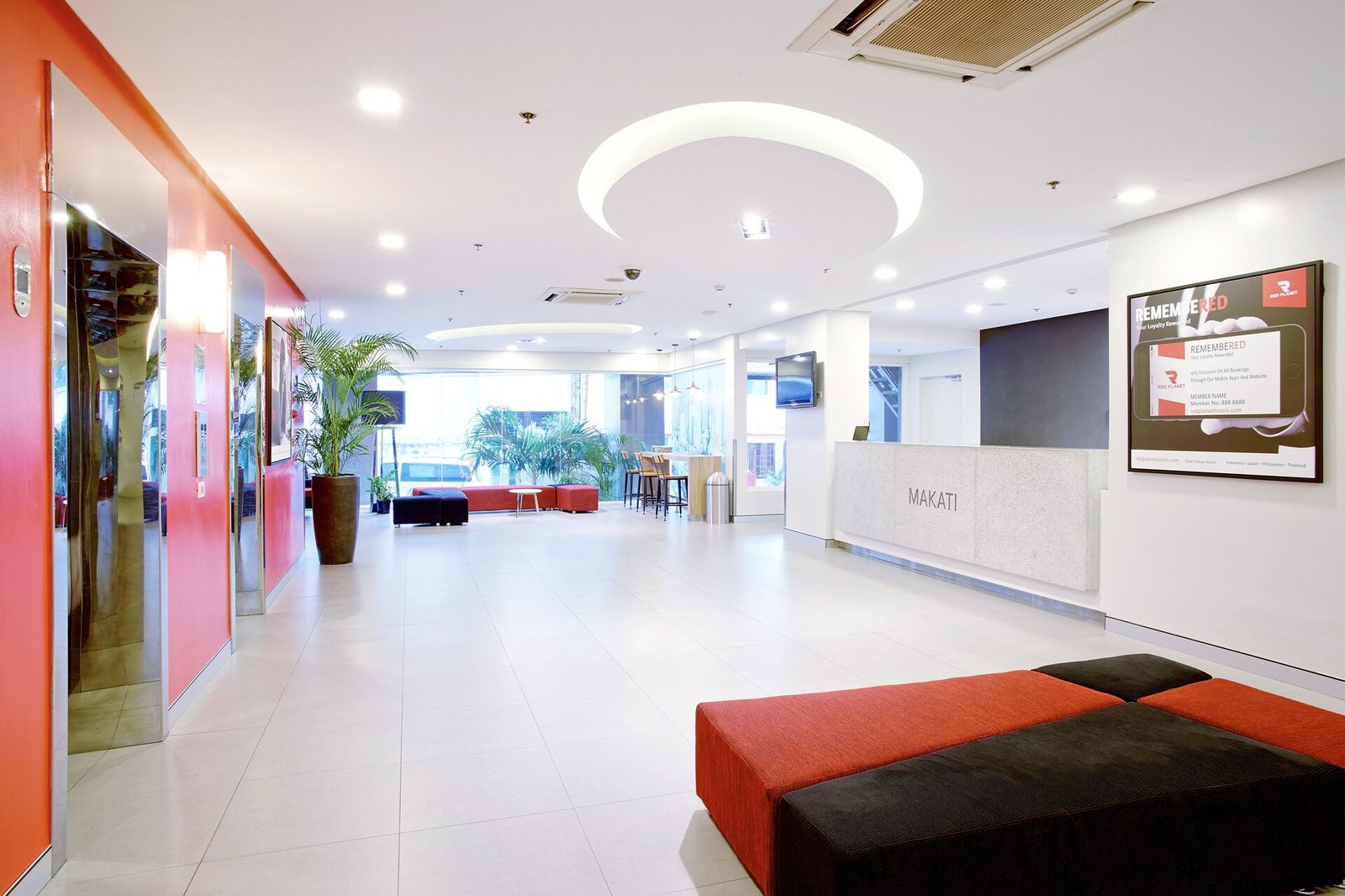 Red Planet Makati Avenue — vibe