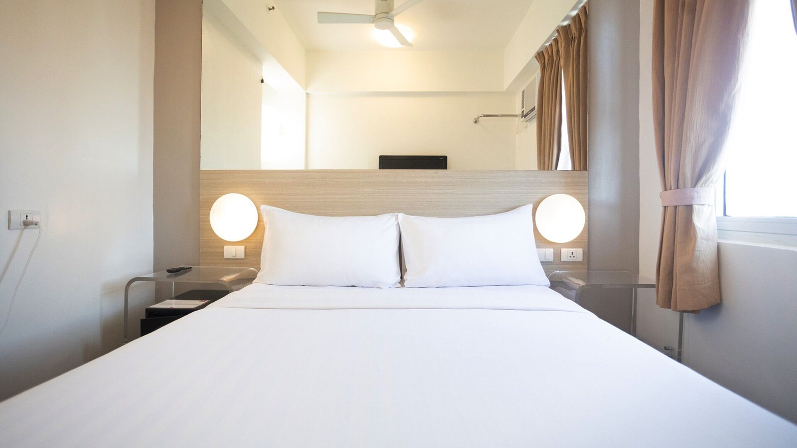 Red Planet Makati Avenue — rooms