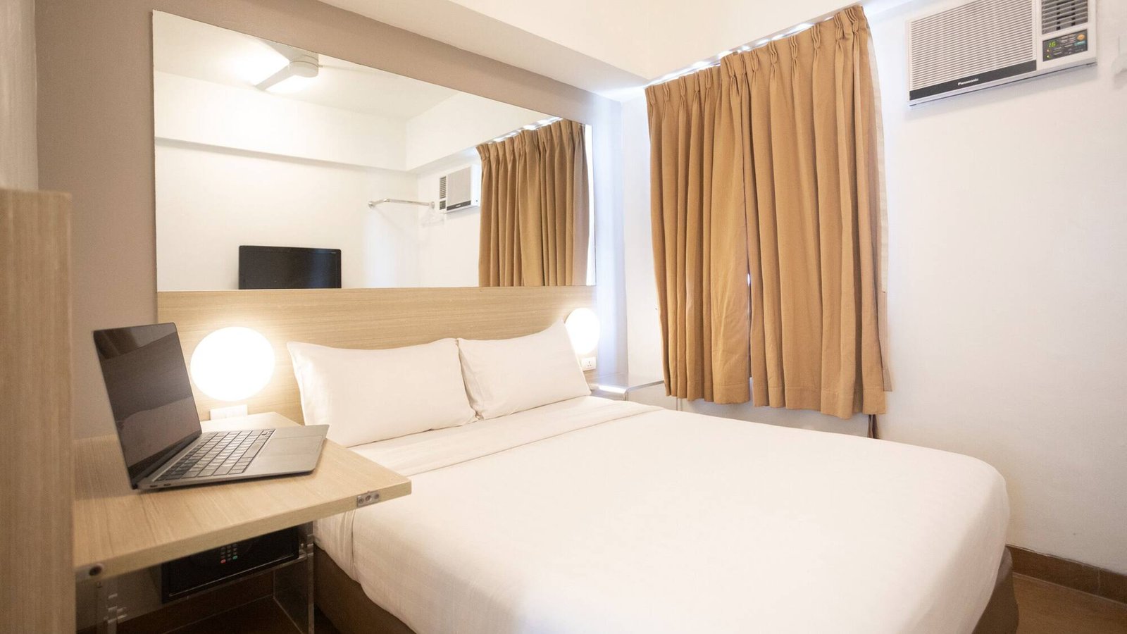 Red Planet Makati Avenue — rooms