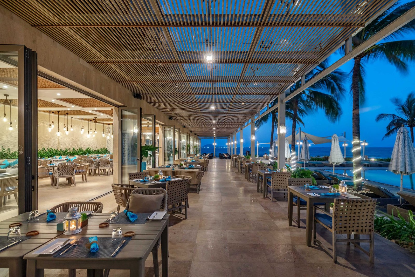 Mia Resort Nha Trang, kitchen by the sea