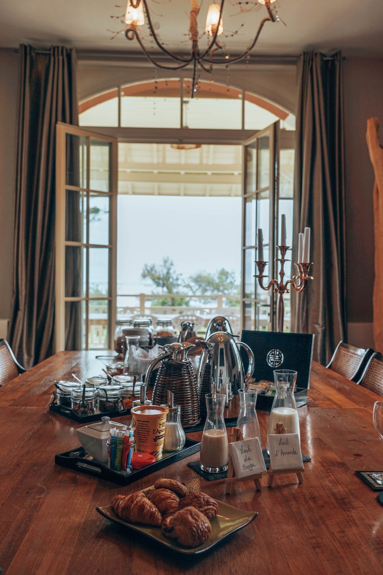Villa La Tosca, at the table