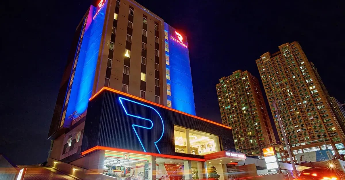Red Planet Makati Amorsolo — vibe