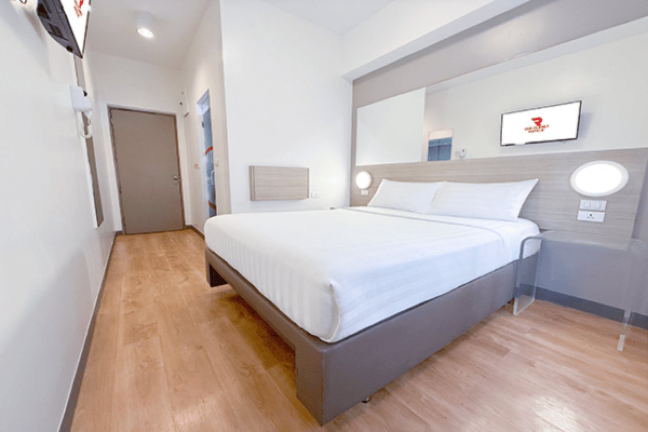 Red Planet Makati Amorsolo — rooms