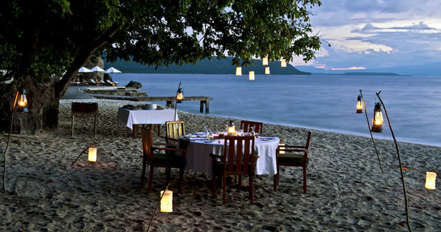 Amanwana, at the table