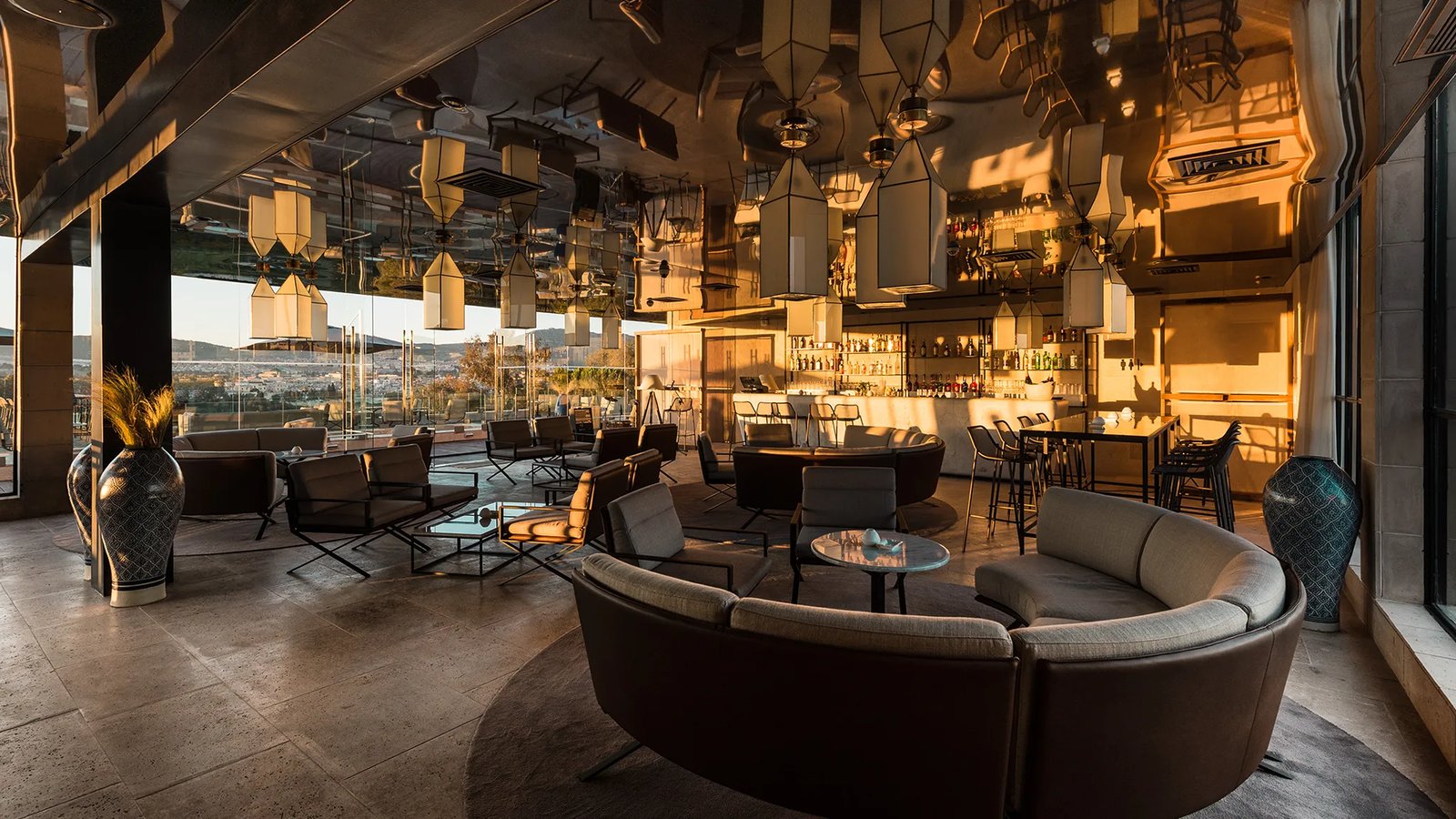 Hotel Sahrai, at the table
