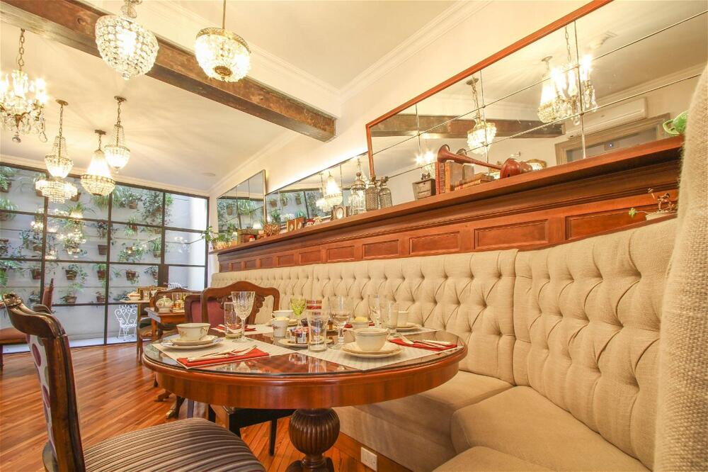 Alma Historica Boutique Hotel, tea room & lounge bar