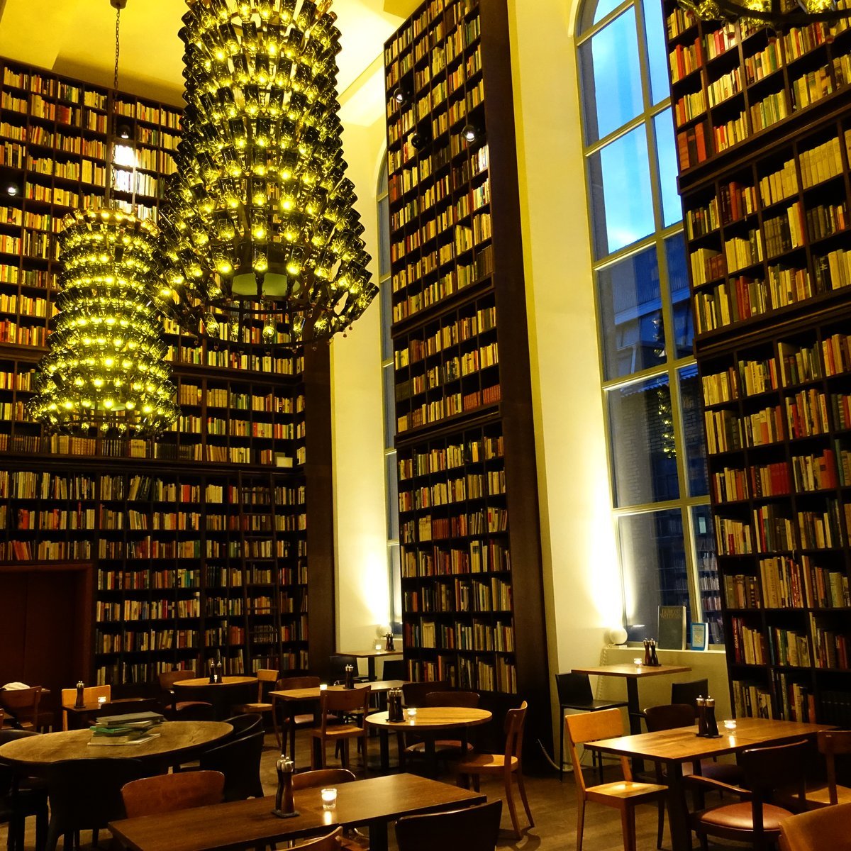 B2 Hotel Zürich, the library