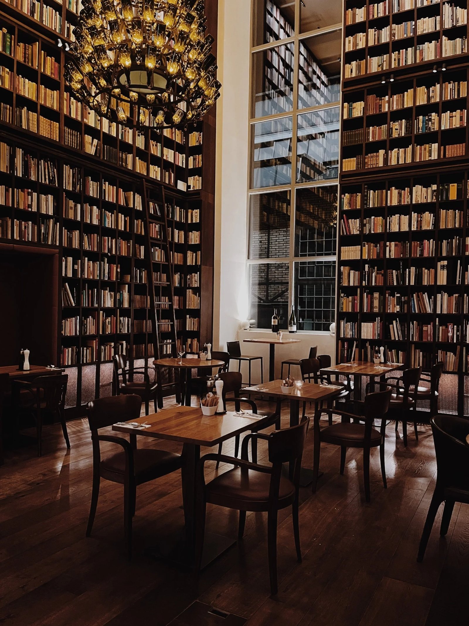 B2 Hotel Zürich, the library