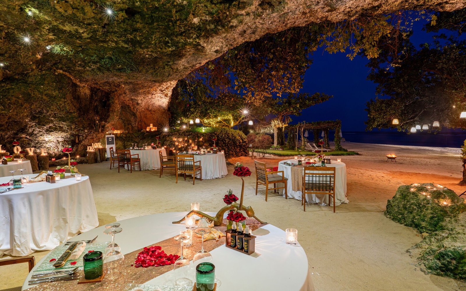 Samabe Bali Suites & Villas, at the table