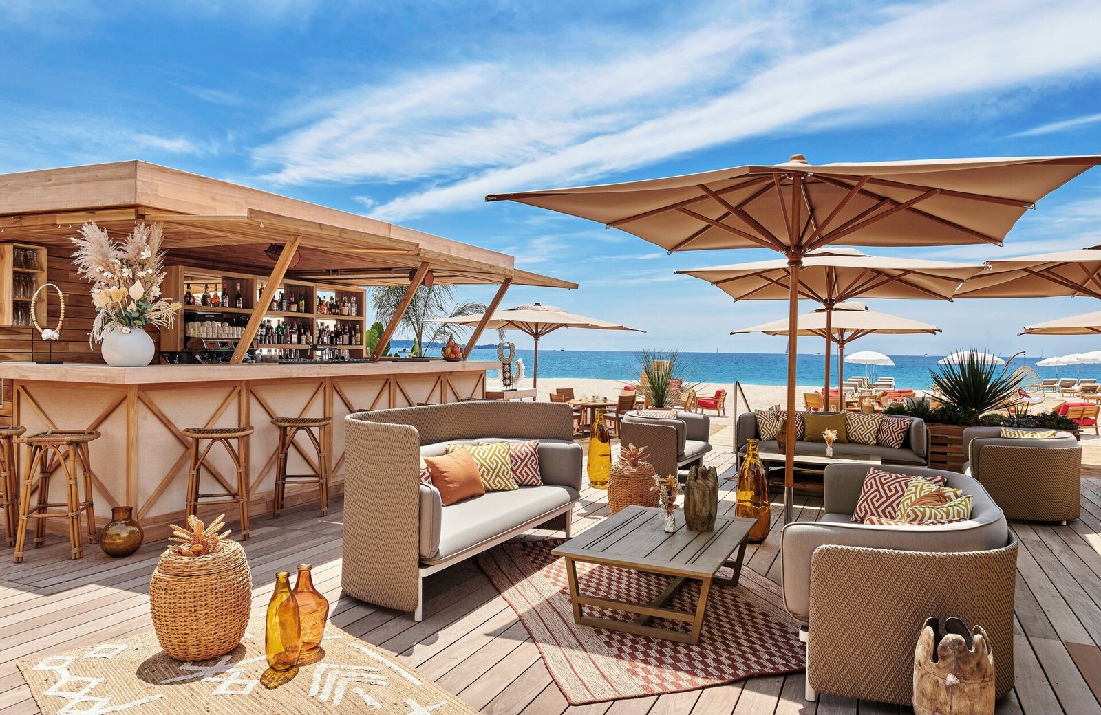 Hôtel Barrière Le Gray d'Albion Cannes, mademoiselle gray plage barrière