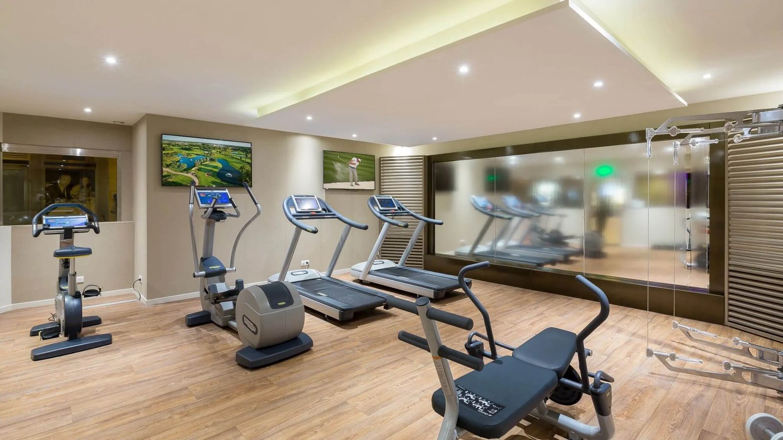 Hôtel Barrière Le Gray d'Albion Cannes, the gym