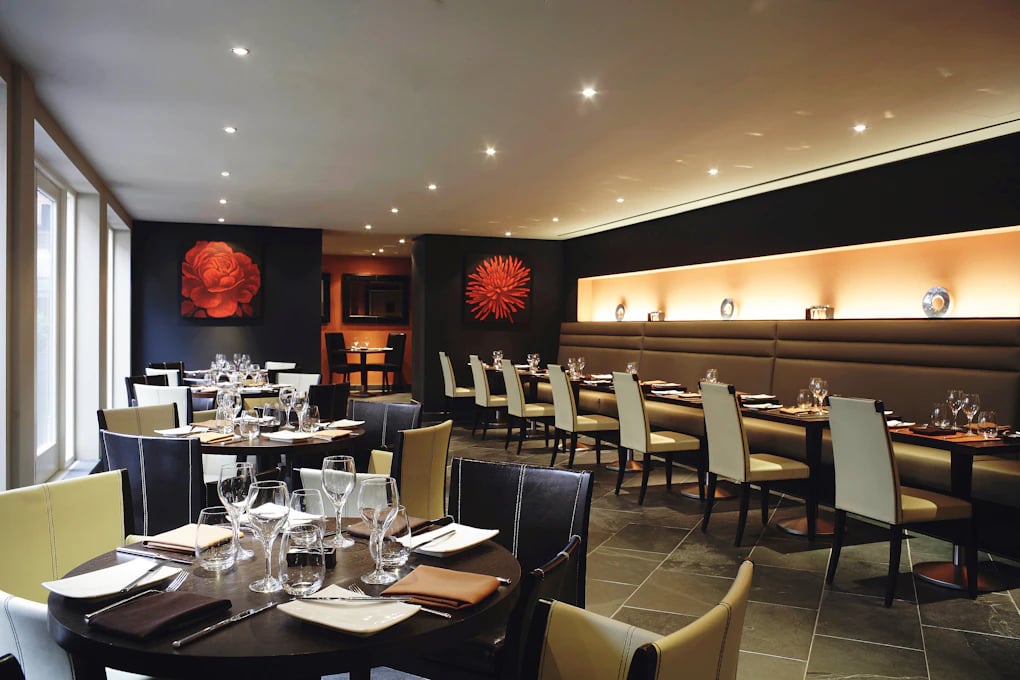 Alexander House & Utopia Spa, at the table