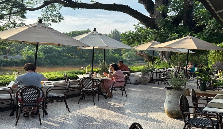 Na Nirand Resort, time riverfront cuisine & bar