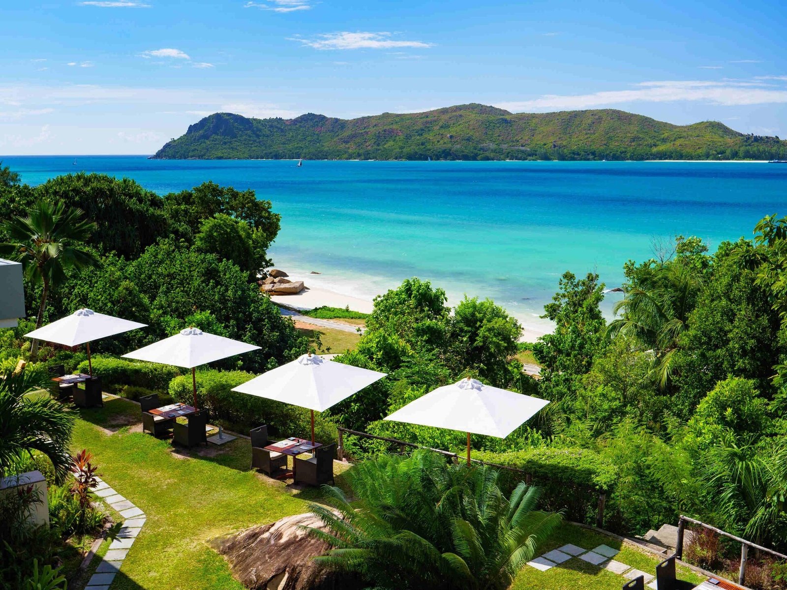 Raffles Seychelles, at the table