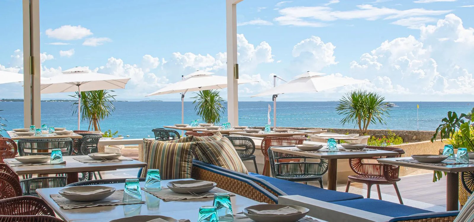 Crimson Resort and Spa Mactan, azure beach club