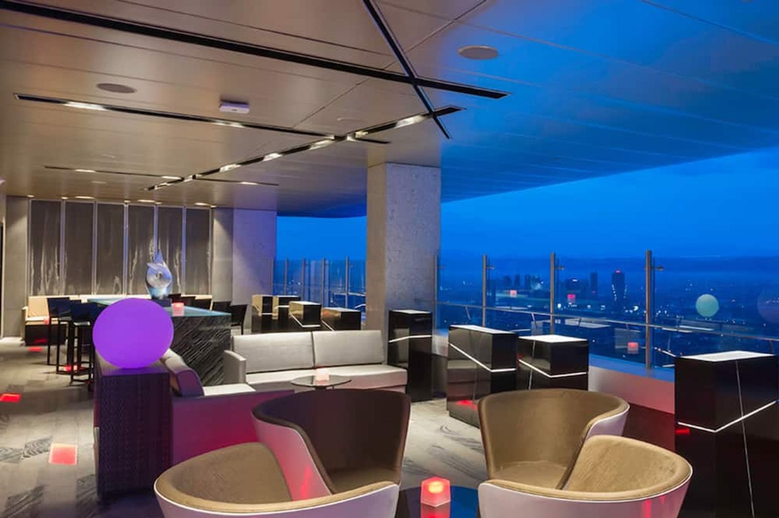 Marco Polo Ortigas Manila, vu's sky bar and lounge