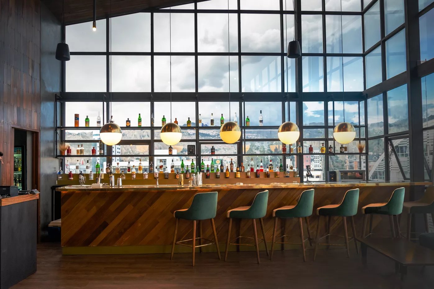 Atix Hotel, 591 bar