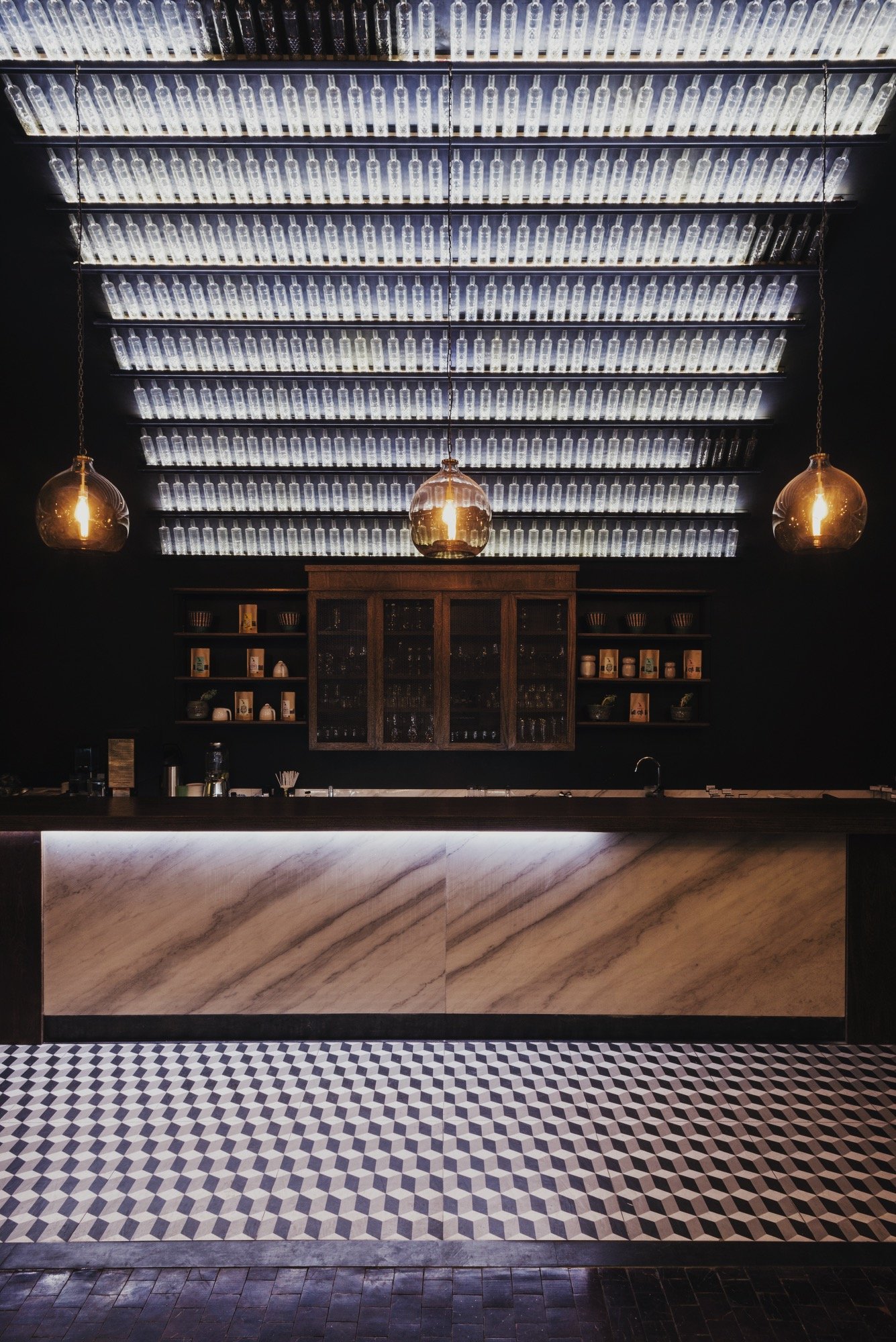 Atix Hotel, 591 bar