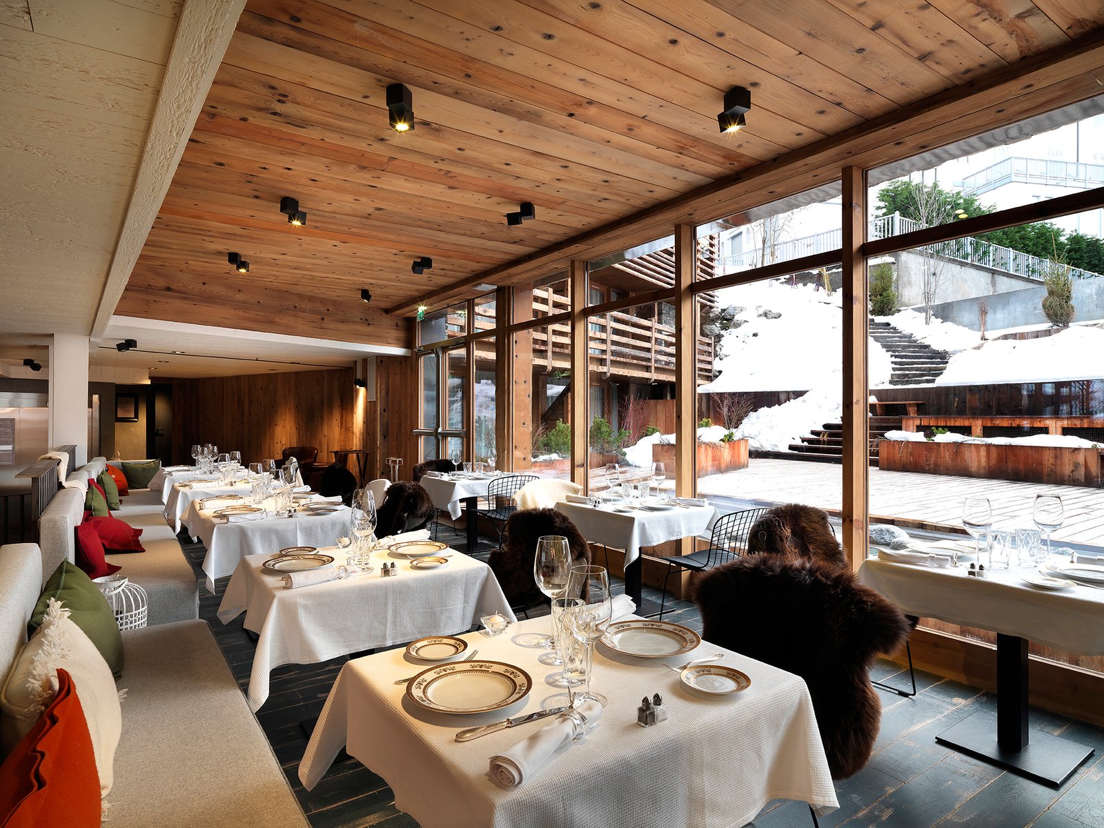 Le M de Megève, at the table